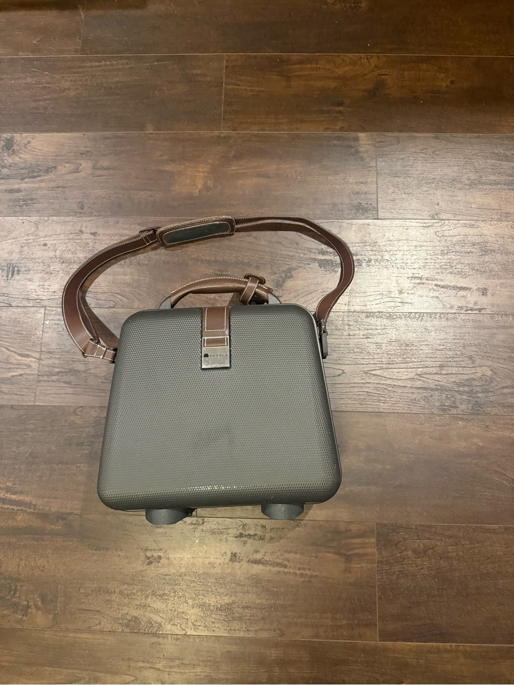 Men's Textured Gray Travel carry over with Brown Leather Strap